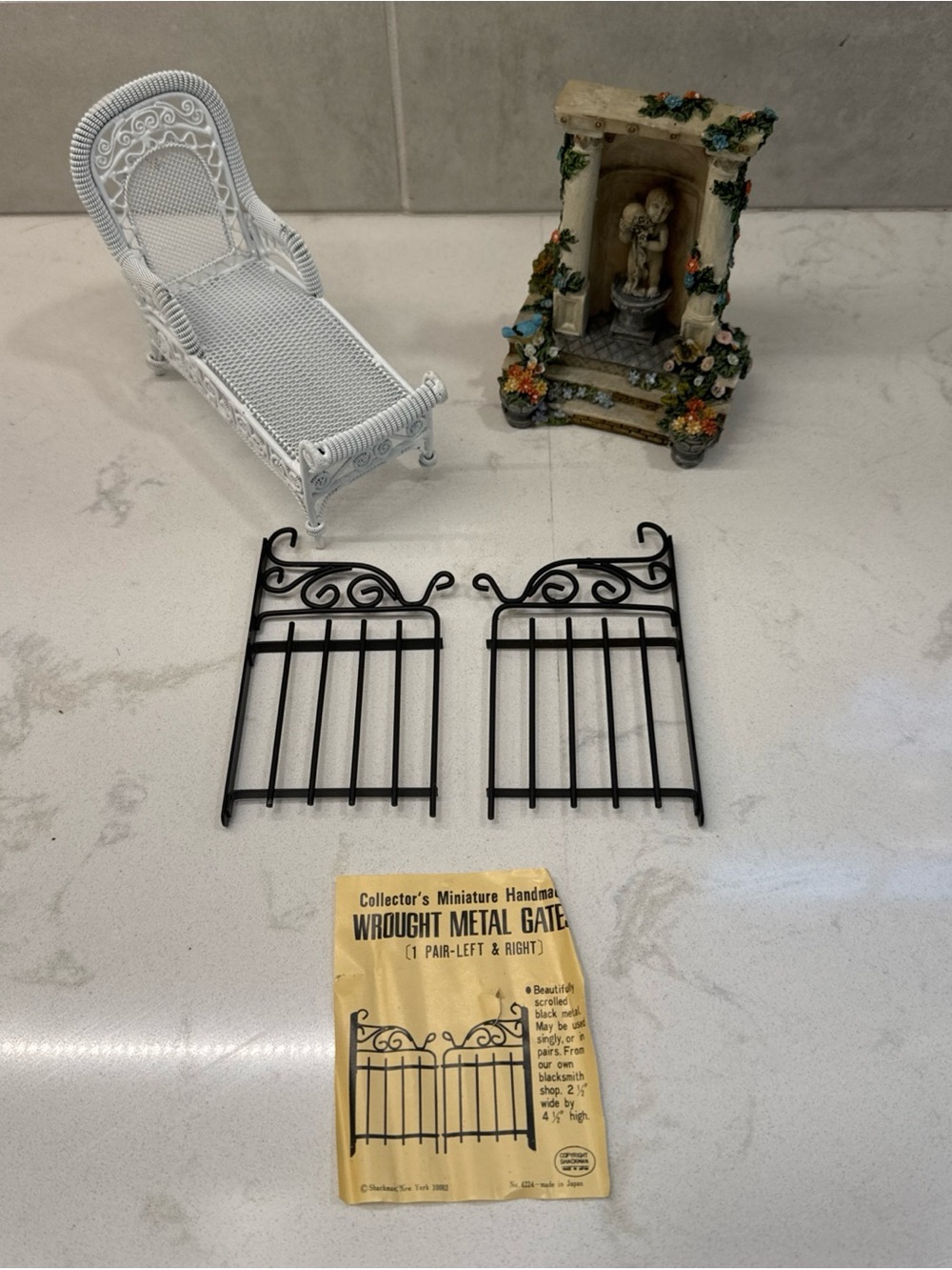 Set of miniatures garden Wrought Metal Dollhouse Gates lounger statue